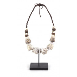 Sculpture Collier Coquilles Corde Fer Blanc 45x8x50cm
