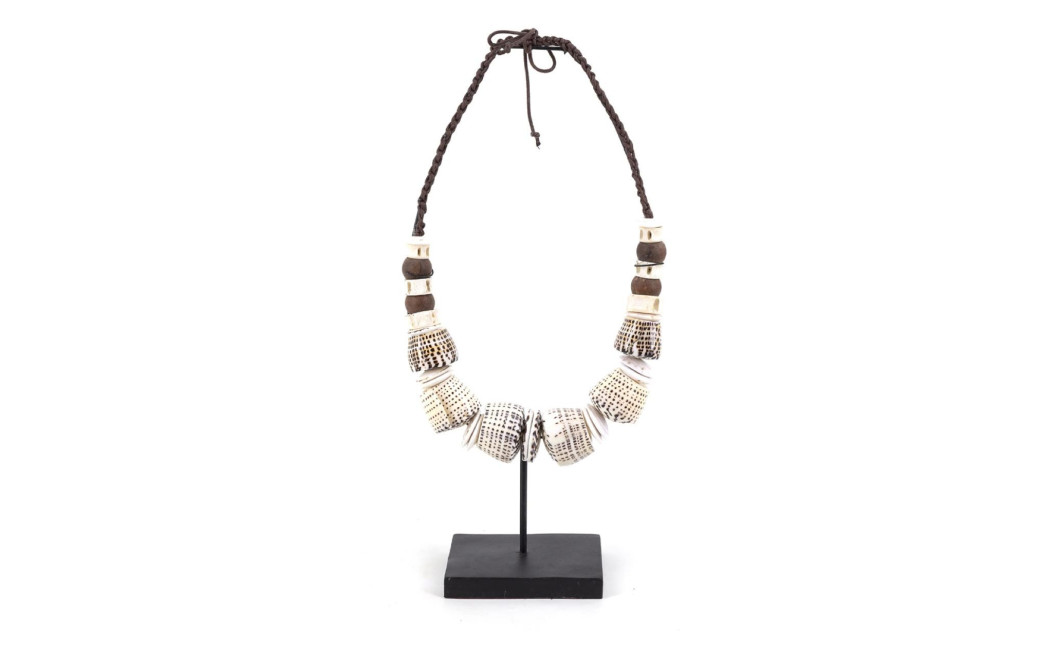 Sculpture Collier Coquilles Corde Fer Blanc 45x8x50cm