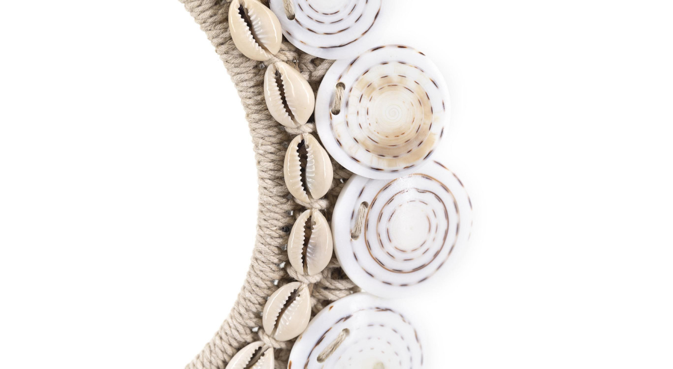 Sculpture Collier Coquilles Corde Fer Beige 30x8x45cm