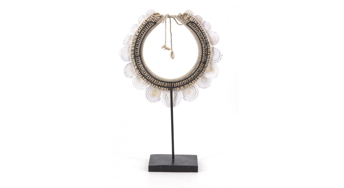 Sculpture Collier Coquilles Corde Fer Beige 30x8x45cm