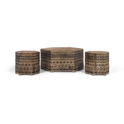 Lot de table basse et tabourets
