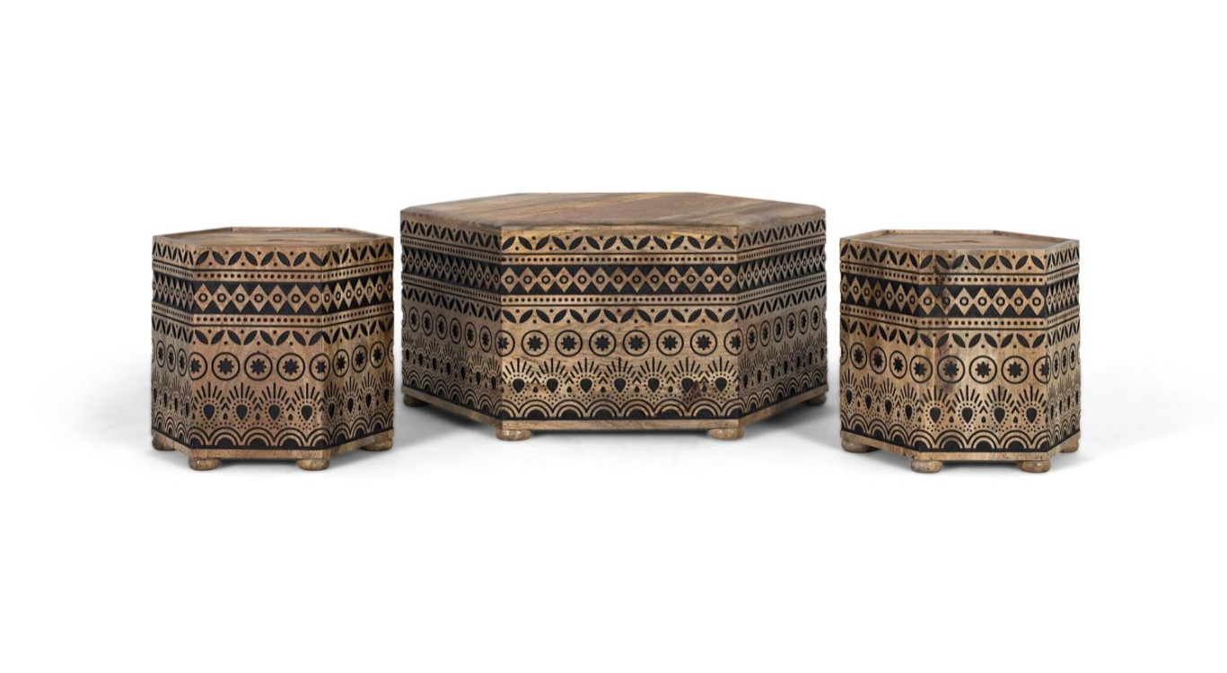 Lot de table basse et tabourets