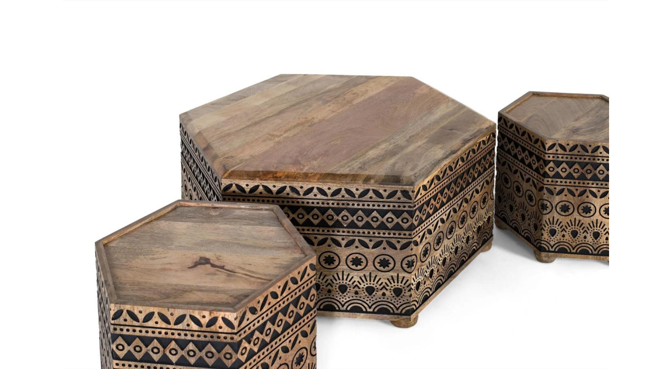 Lot de table basse et tabourets